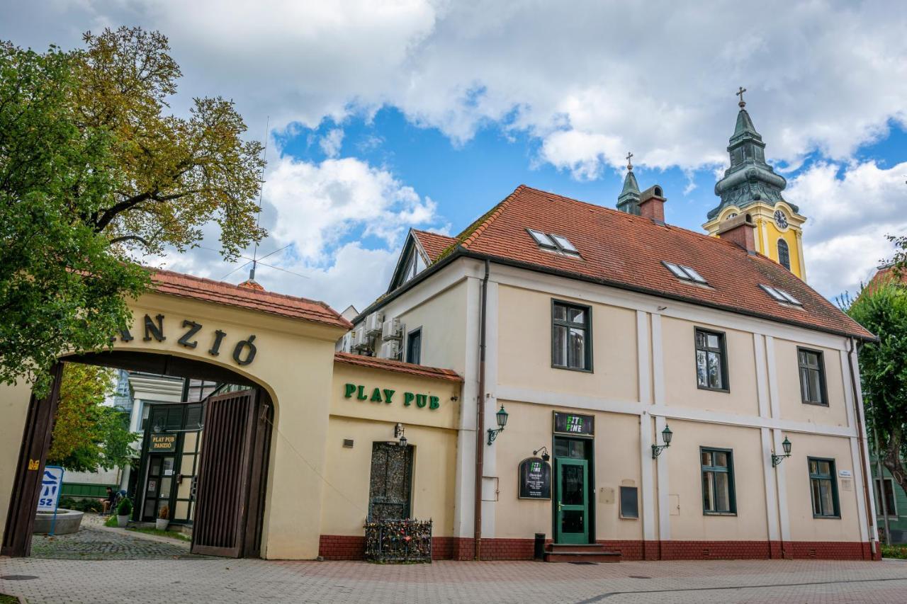 Play Pub Etterem Es Panzio Bed & Breakfast Debrecen Eksteriør bilde